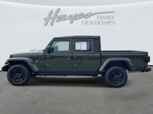 Used 2023 Jeep Gladiator Sport AWD/4WD image 24