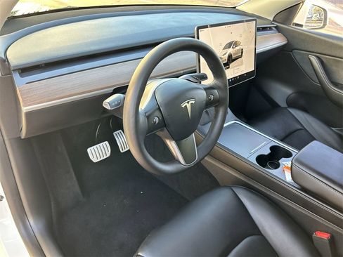 Used 2022 Tesla Model Y Performance image 14