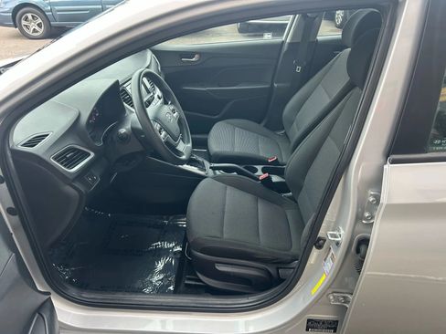 Used 2021 Hyundai Accent SE image 3