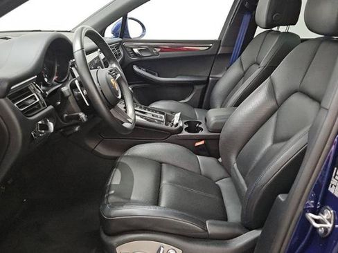 Used 2023 Porsche Macan AWD/4WD image 8