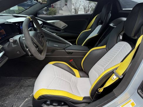 Used 2021 Chevrolet Corvette Stingray Premium Conv w/ Z51 Performance Package RWD image 16