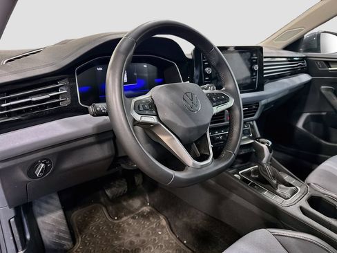 Used 2025 Volkswagen Jetta SE w/ Sunroof Package FWD image 9