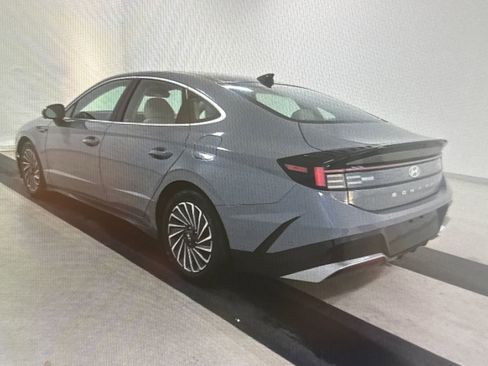 Certified 2025 Hyundai Sonata Limited FWD image 3