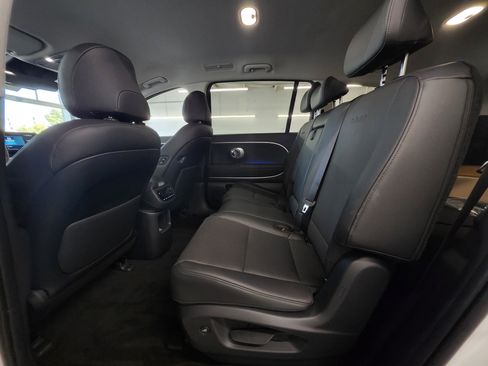 New 2026 Hyundai Ioniq 9 SEL image 15