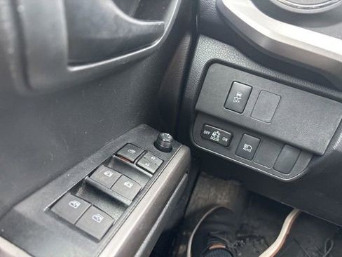 Used 2023 Toyota Tacoma SR5 AWD/4WD image 9