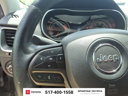 Used 2019 Jeep Cherokee Trailhawk w/ Cold Weather Group AWD/4WD image 18