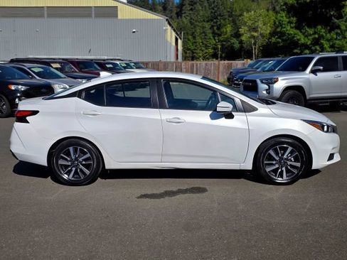 Used 2021 Nissan Versa SV FWD image 8