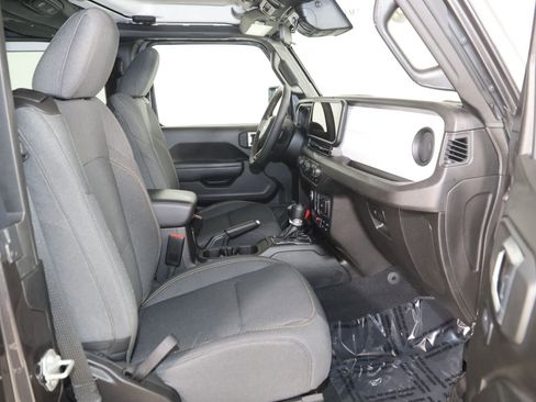 Used 2024 Jeep Wrangler Willys AWD/4WD image 12