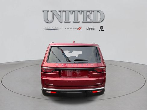 Certified 2022 Jeep Wagoneer Series III w/ Premium Group I AWD/4WD image 4