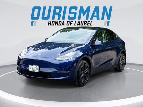 Used 2024 Tesla Model Y Long Range AWD/4WD image 1