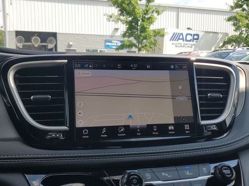 New 2027 Chrysler Pacifica Limited FWD image 26