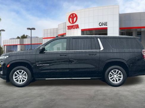 Used 2023 Chevrolet Suburban LT image 9