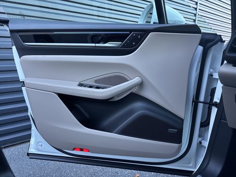 New 2025 Porsche Macan Electric image 14