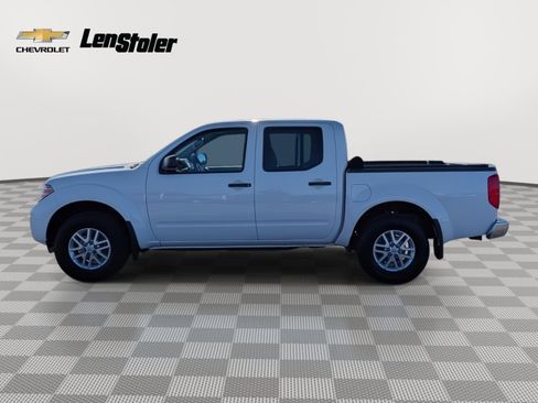 Used 2019 Nissan Frontier SV image 2