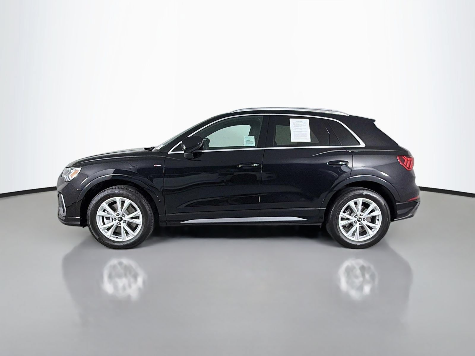 Certified 2025 Audi Q3 2.0T Premium w/ Convenience Package AWD/4WD image 4