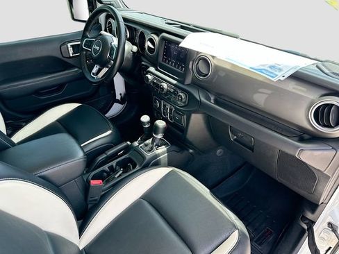 Used 2020 Jeep Wrangler Unlimited Sahara AWD/4WD image 27