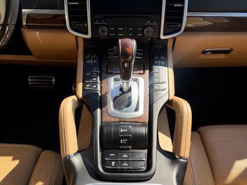 Used 2017 Porsche Cayenne S Platinum w/ Premium Package (PJW) image 12