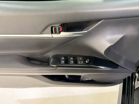 Used 2018 Toyota Camry LE w/ Convenience Package image 12