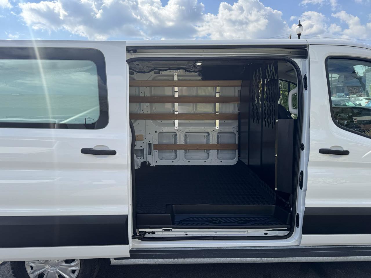 Used 2025 Ford Transit 250 Low Roof w/ Exterior Upgrade Package RWD image 6