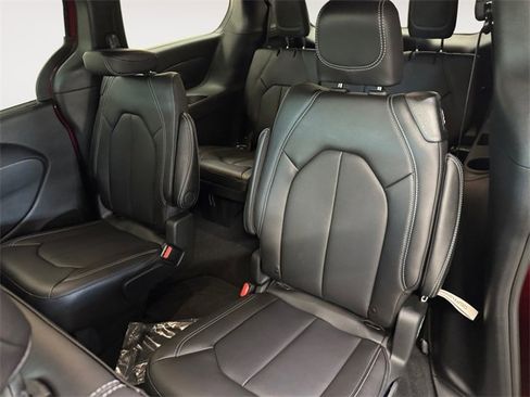 New 2026 Chrysler Pacifica Select image 20