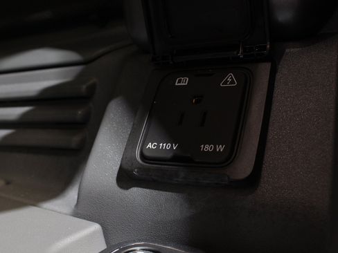 Used 2025 Land Rover Defender 110 AWD/4WD image 85