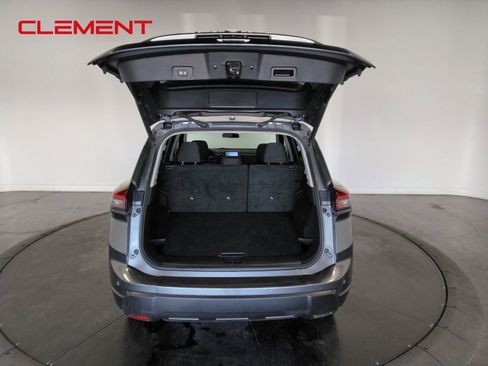 Used 2025 Nissan Rogue SV image 9