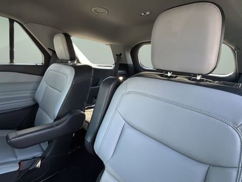 Used 2021 Ford Explorer XLT w/ Equipment Group 202A image 18