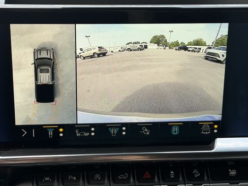 Used 2023 Chevrolet Silverado 1500 LTZ AWD/4WD image 36