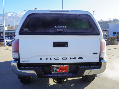 Certified 2023 Toyota Tacoma TRD Off-Road image 7