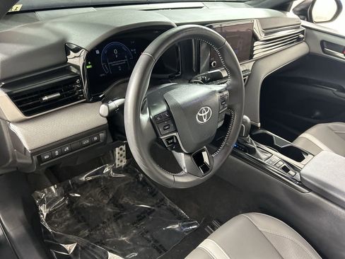 Used 2025 Toyota Camry SE w/ Convenience Package image 12