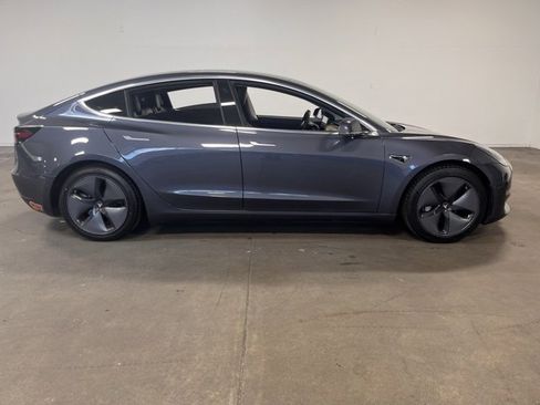 Used 2020 Tesla Model 3 Standard Range Plus image 2
