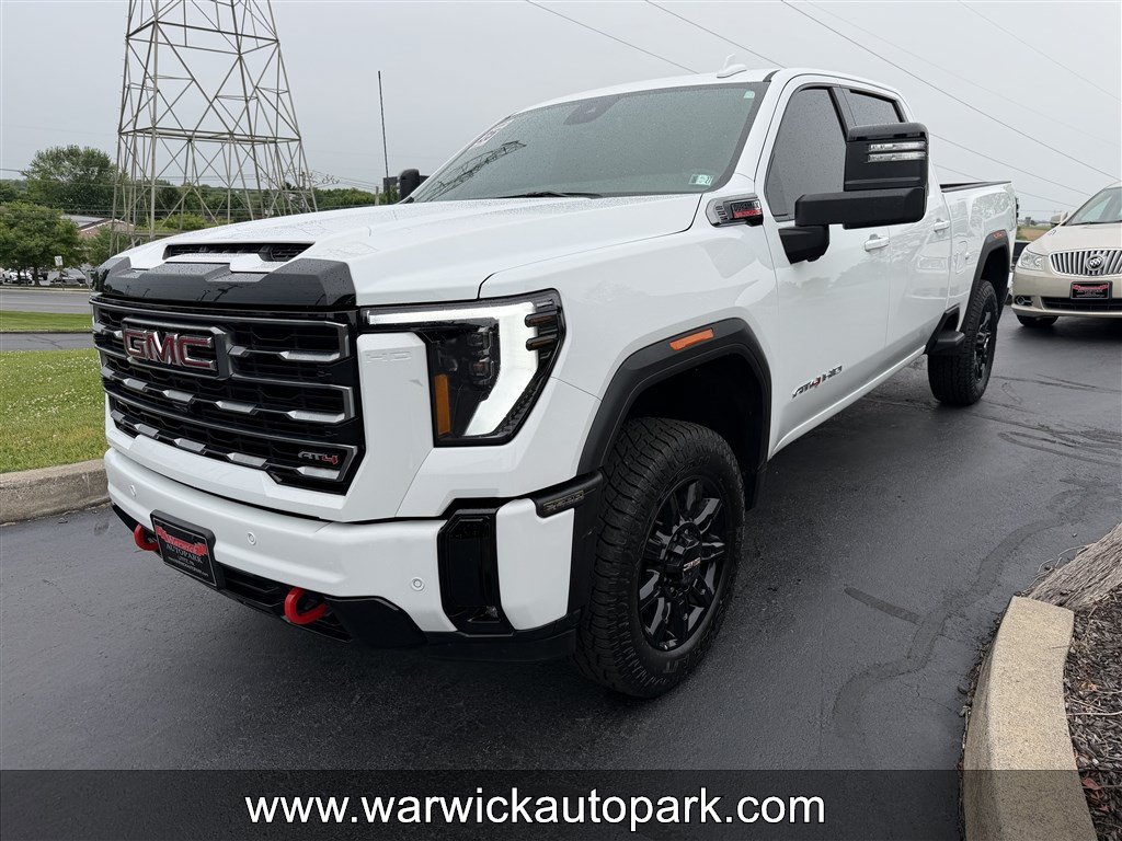 Used 2025 GMC Sierra 2500 AT4 AWD/4WD image 2