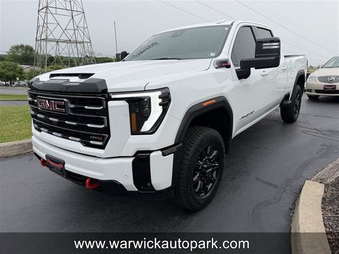 Used 2025 GMC Sierra 2500 AT4 AWD/4WD image 2