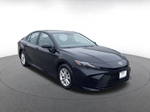 Used 2025 Toyota Camry LE image 1