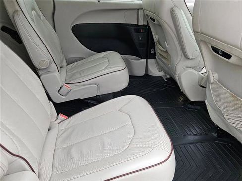 Used 2020 Chrysler Pacifica Limited image 25