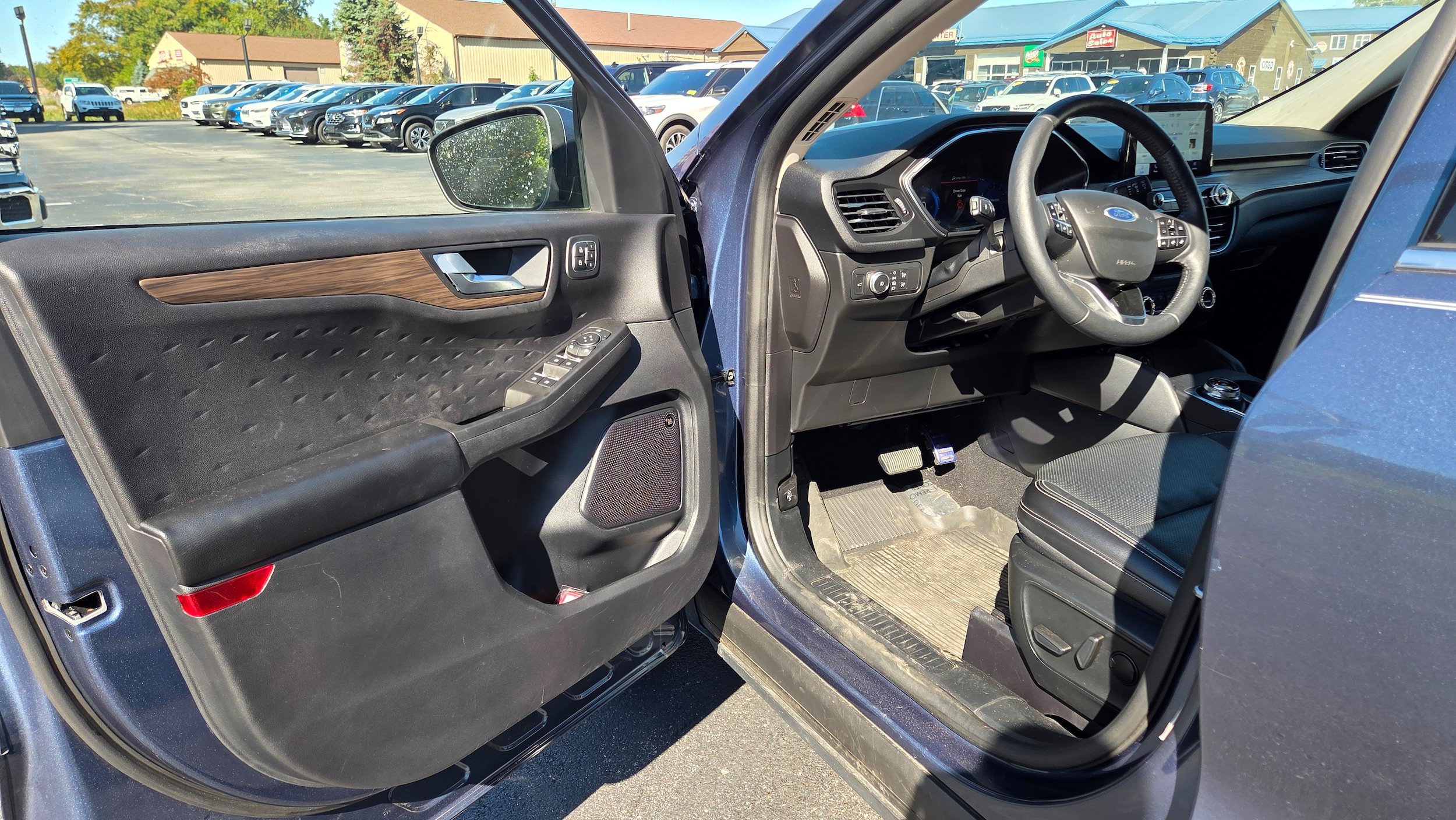 Used 2020 Ford Escape Titanium w/ Titanium Premium Package 2.0 AWD/4WD image 14