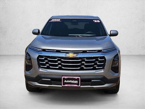 Used 2025 Chevrolet Equinox LT AWD/4WD image 2