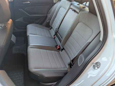 Used 2025 Volkswagen Jetta SE w/ Sunroof Package image 18