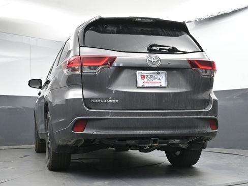 Used 2019 Toyota Highlander SE w/ Carpet Mat Package (TMS) image 28