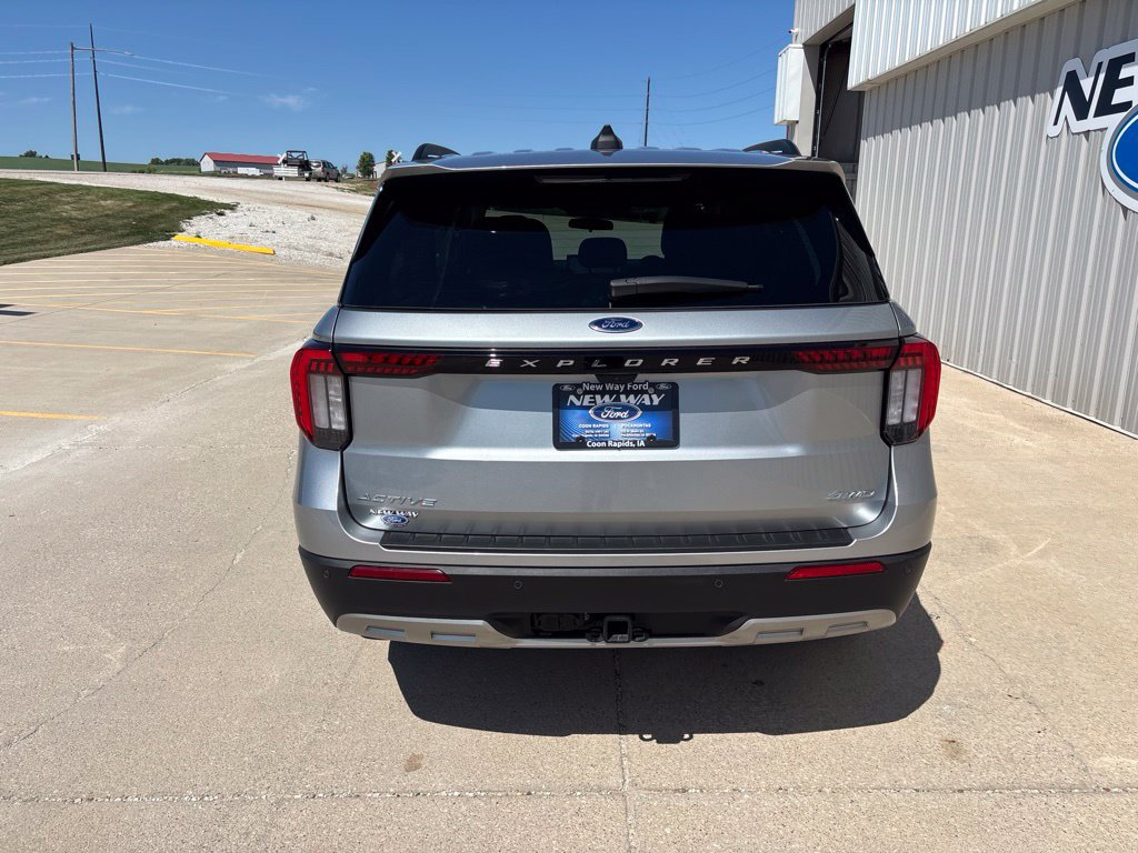Used 2025 Ford Explorer Active w/ Active Comfort Package AWD/4WD image 5