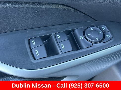 Used 2025 Chevrolet Trax RS FWD image 13