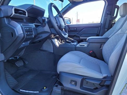 Certified 2025 Toyota Tacoma SR5 image 4