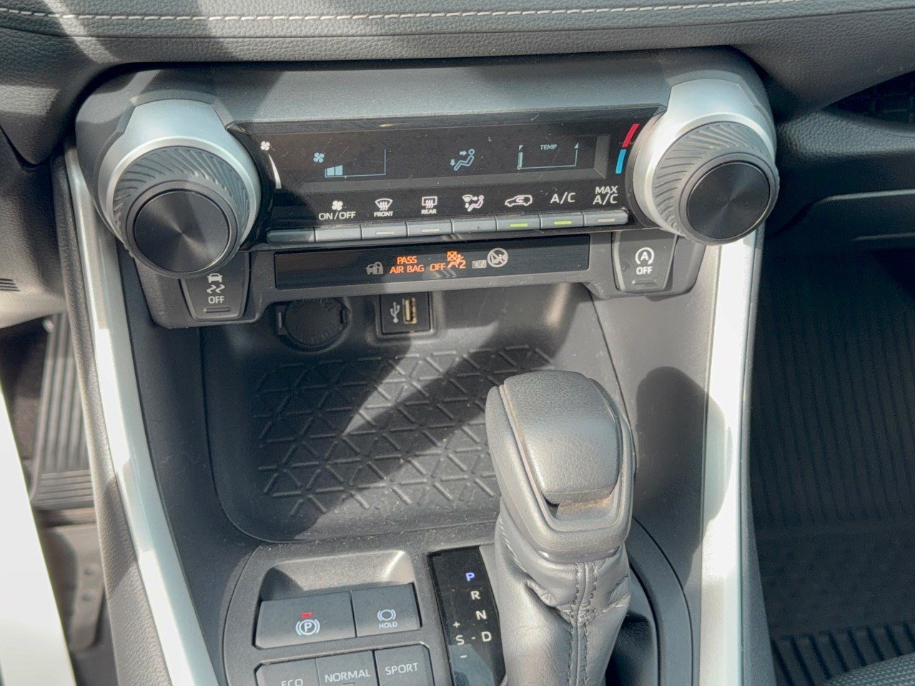 Used 2025 Toyota RAV4 LE AWD/4WD image 22