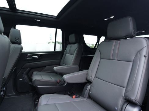 Used 2025 Chevrolet Suburban RST AWD/4WD image 9