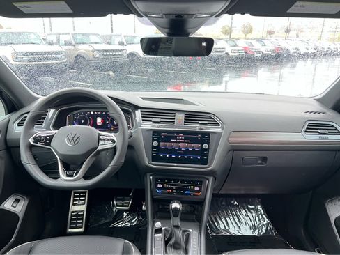 Used 2022 Volkswagen Tiguan SEL R-Line AWD/4WD image 25