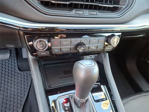 Used 2024 Jeep Compass Trailhawk w/ Trailhawk Elite Group image 15