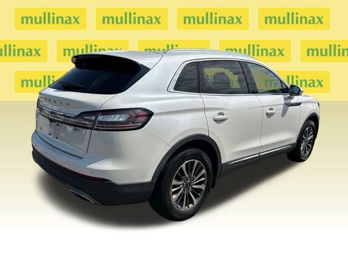 Used 2019 Lincoln Nautilus Select FWD image 2