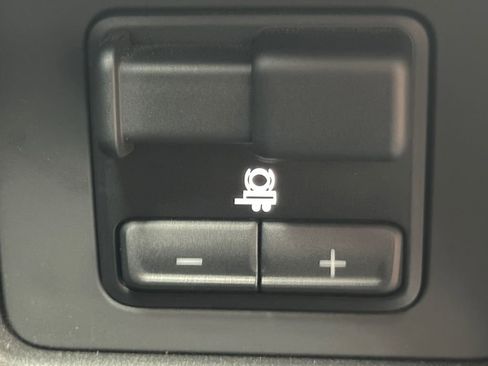 Used 2024 Chevrolet Colorado LT w/ LT Convenience Package III AWD/4WD image 2