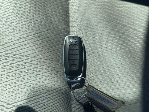 Used 2025 Nissan Rogue SV image 21