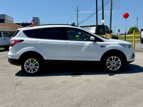 Used 2017 Ford Escape SE w/ Equipment Group 201A AWD/4WD image 3